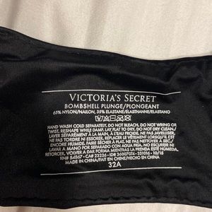 Victoria’s Secret bombshell plunge bra in black, 32A